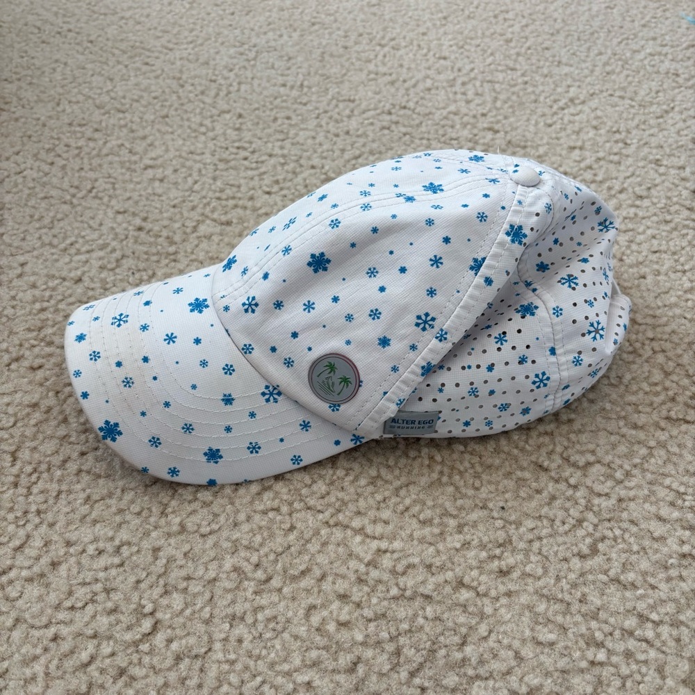 Alter Ego Women's White Snowflake Trotter Running Hat